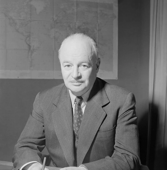 CHISHOLM, George Brock