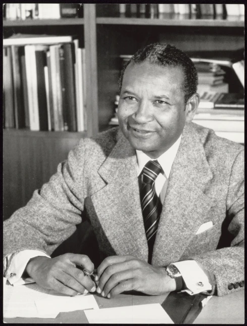 M’BOW, Amadou Mahtar